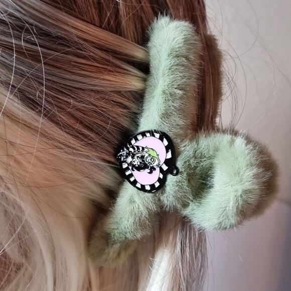 BEETLEJUICE PLUSH FUR MOVIE CLAW CLIP HALLOWEEN - Picture 2 of 6